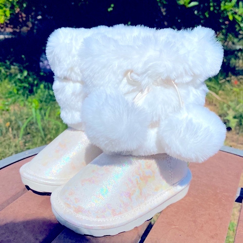 Sugar faux fur New Toddler white boots size 5T